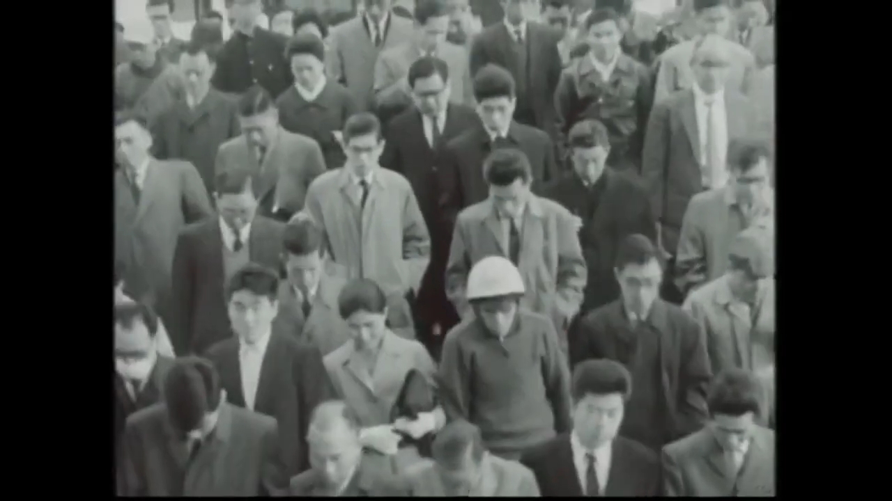 Кадр из аниме С места на место 8