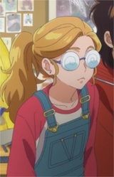 Девочка в спиральных очках