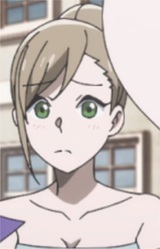 Девушка в синем платье